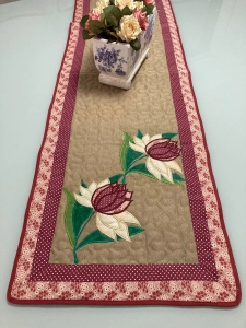 CAMINHO DE MESA MATELADO TULIPA NOVA 1 PC